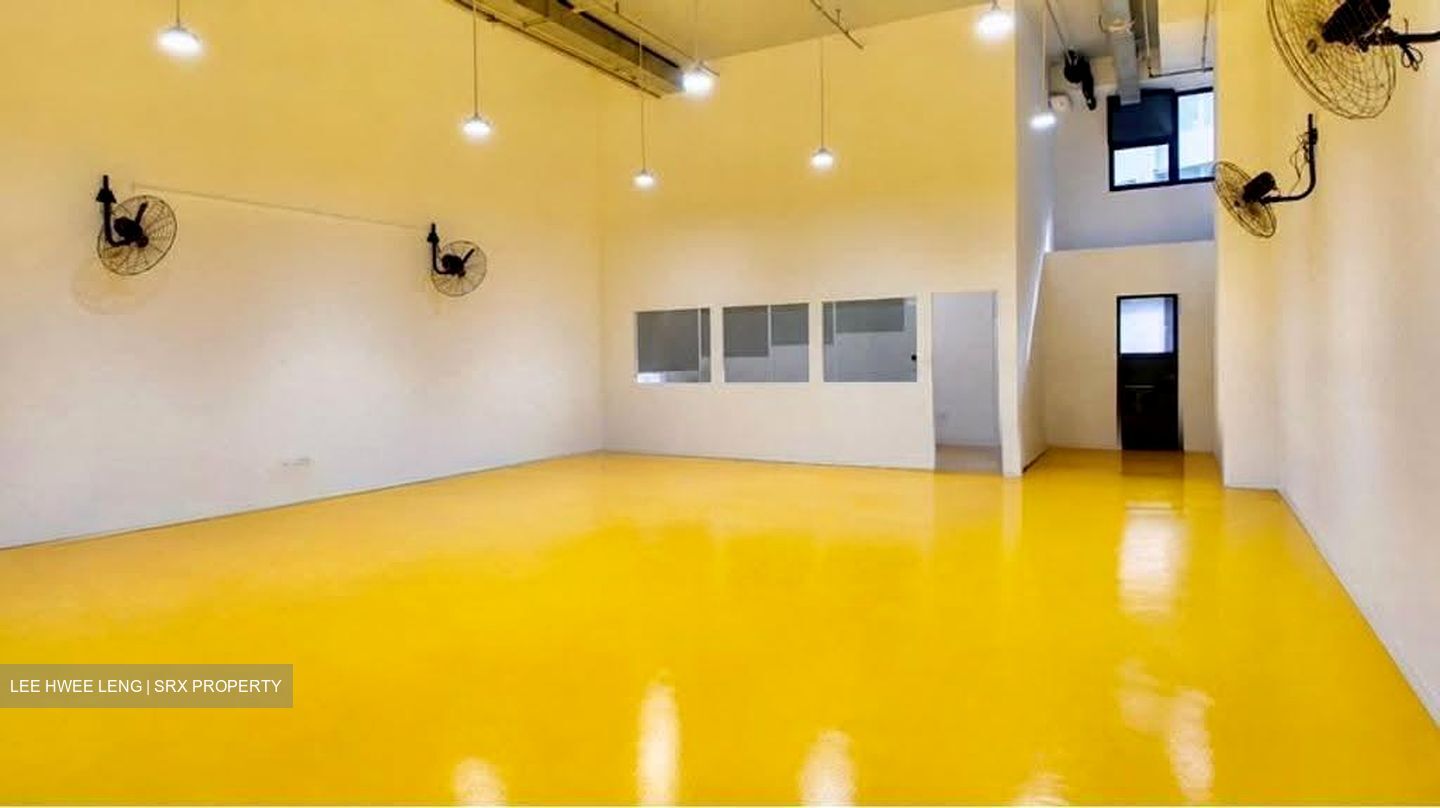 Carros Centre (D25), Factory #626355031